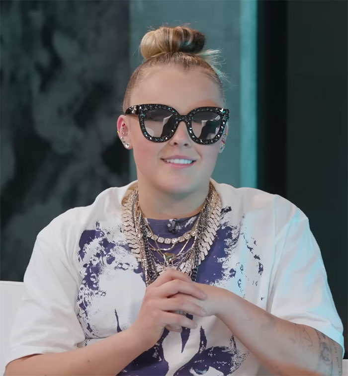 &ldquo;They&rsquo;re Laughing At Her, Not With Her&rdquo;: JoJo Siwa SNL Skit Sparks Bullying Concerns 