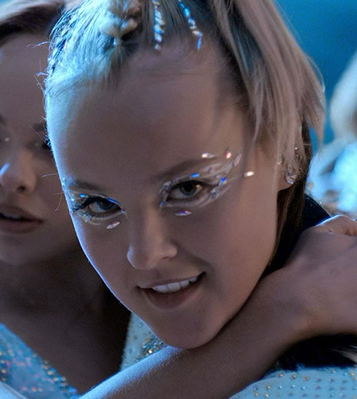 &ldquo;They&rsquo;re Laughing At Her, Not With Her&rdquo;: JoJo Siwa SNL Skit Sparks Bullying Concerns 