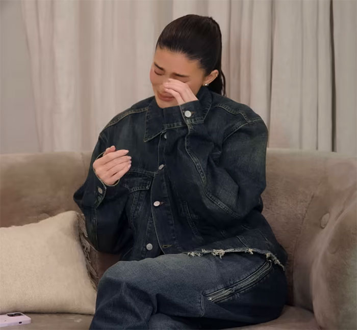 Fans Stunned After Kris Jenner Reveals Tumor In New The Kardashians Trailer