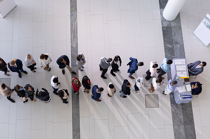 Customer Leaves Entitled Woman Red-faced After Paying For Everyone&rsquo;s Coffee Except For Her