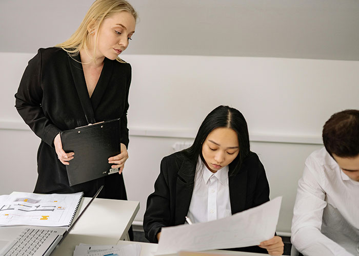 Middle Manager Thinks ChatGPT Can Replace Employees, Turns Out It Can Only Replace Him Middle Manager Thinks ChatGPT Can Replace Employees, Turns Out It Can Only Replace Him