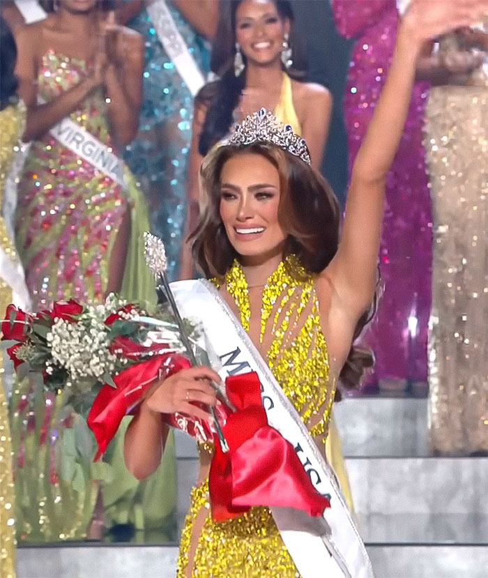 &ldquo;I Am Silenced&rdquo;: People Think Miss USA&rsquo;s Resignation Post Hides Secret Cry For Help