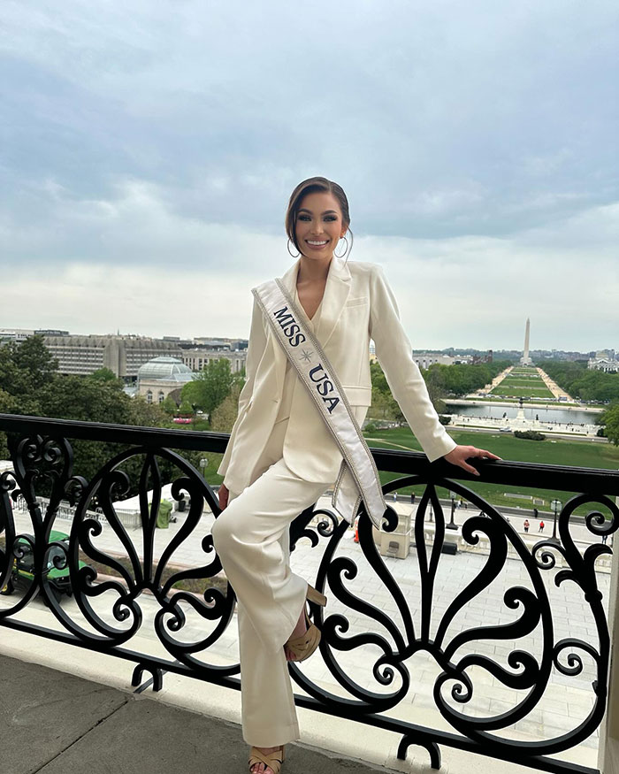 &ldquo;I Am Silenced&rdquo;: People Think Miss USA&rsquo;s Resignation Post Hides Secret Cry For Help