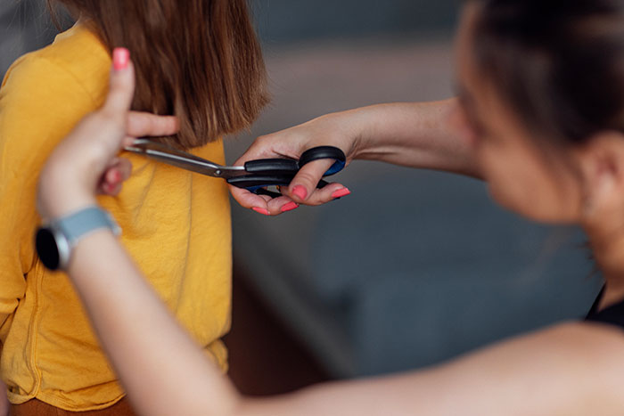 Mom Cuts Her Daughter&rsquo;s Hair And Threatens To Take Full Custody After Stepmom Gave Her Braids