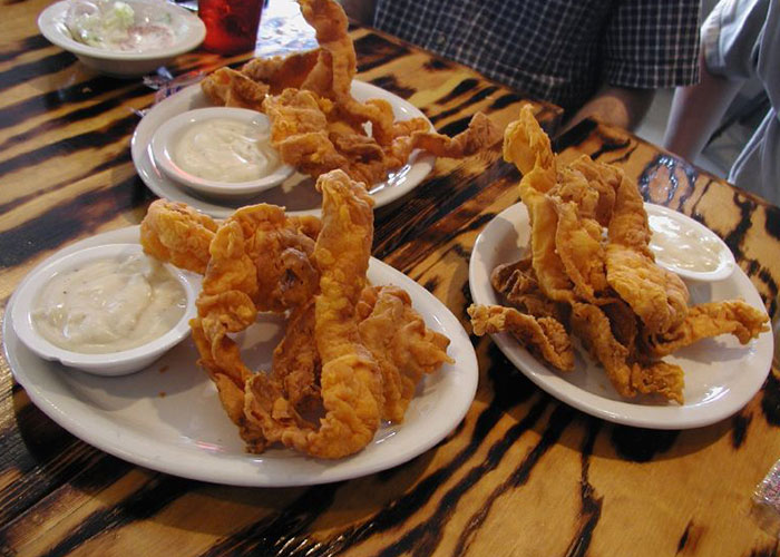 “A Bucket Of Coffee”: 30 Extremely American Things Visitors Have Seen And Experienced In The US