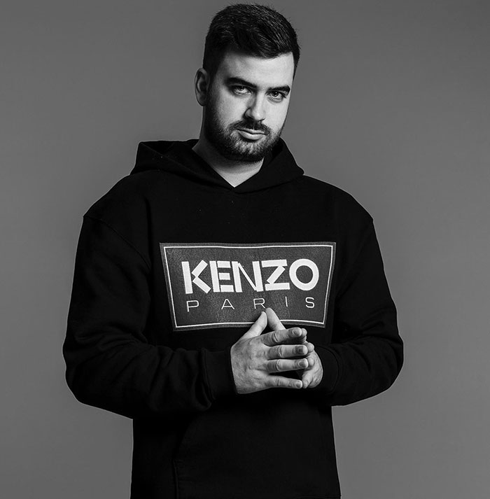 Man Calls Out Neighbor&rsquo;s Note Asking Him To Limit Night Streams&mdash;He Gets A Reality Check