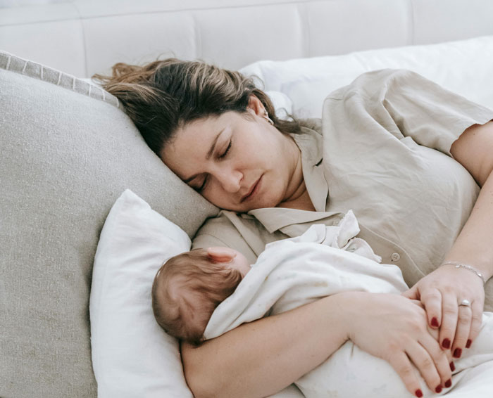 Instead Of Helping Wife, Guy Relaxes During 6-Week Paternity Leave, Gets Mad When Wife Blacks Out Instead Of Helping Wife, Guy Relaxes During 6-Week Paternity Leave, Gets Mad When Wife Blacks Out