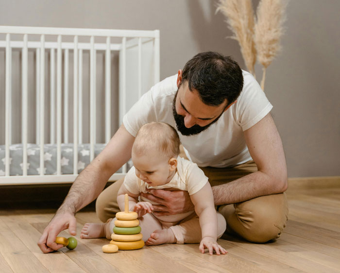Instead Of Helping Wife, Guy Relaxes During 6-Week Paternity Leave, Gets Mad When Wife Blacks Out Instead Of Helping Wife, Guy Relaxes During 6-Week Paternity Leave, Gets Mad When Wife Blacks Out