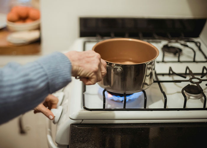 “People Who Escaped Death By Complete Luck. What Happened?” (30 Answers)