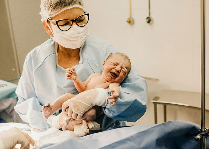 “People Who Escaped Death By Complete Luck. What Happened?” (30 Answers)