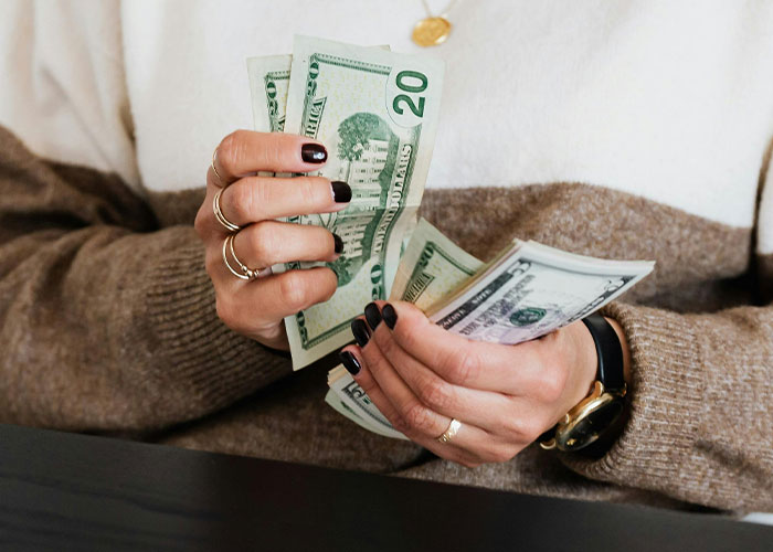 30 People Who Got A Ton Of Money Very Quickly Open Up About What Changed