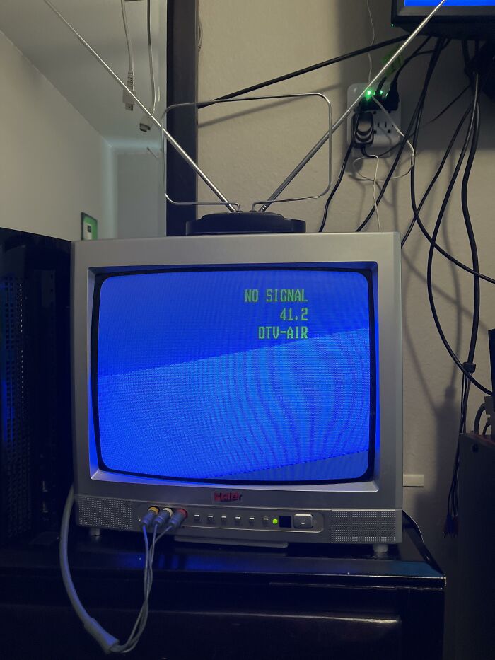 Old TV with antenna showing no signal message, illustrating frugal wins by saving money on technology use.