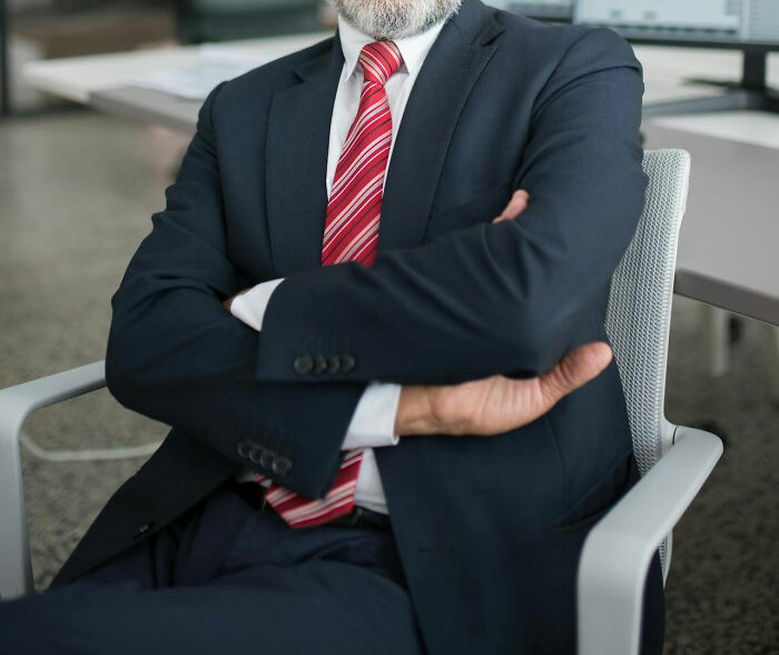 35 Internet Users Open Up About The Creepiest Things They Heard And Saw At Work