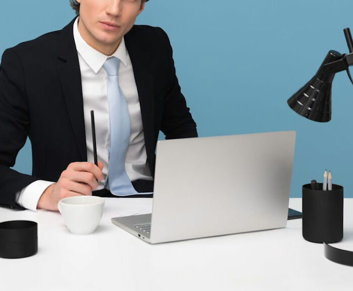 35 Internet Users Open Up About The Creepiest Things They Heard And Saw At Work