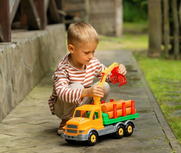 Netizens Cringe Remembering They Did These 30 Things As They Didn’t Know They Were Inappropriate