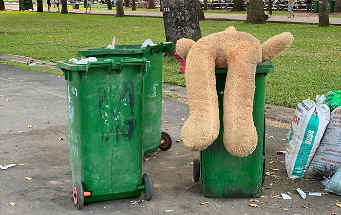 Guy Can&rsquo;t Believe His GF Destroyed His LEGO Collection After He Threw Out Her Teddy Bear
