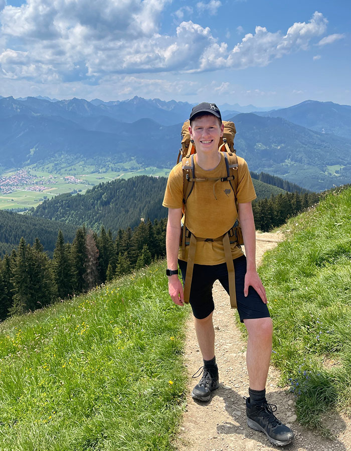 “On The Right Track”: Teenager Lives As 24/7 Train Passenger For Just $10k A Year “On The Right Track”: Teenager Lives As 24/7 Train Passenger For Just $10k A Year