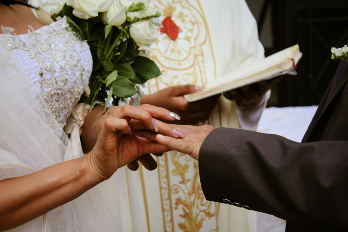 Aunt Asks Couple To Return Wedding Gift Because She Doesn&rsquo;t View Their Marriage As Real 