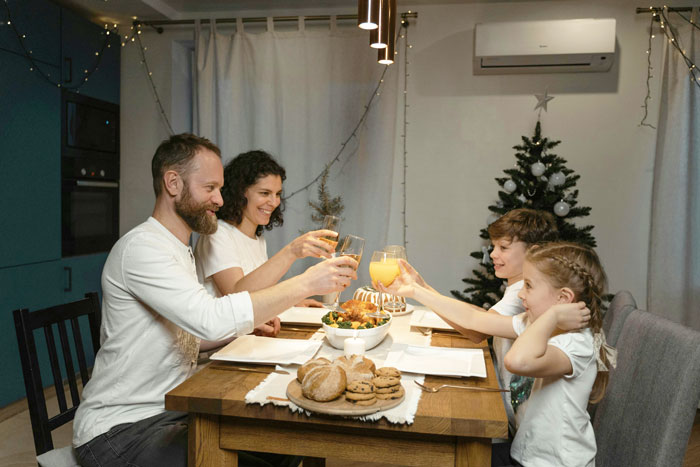 16YO Tells Stepmom It&rsquo;s Not His Job To Feed Her Kids, She Blows Up At Him