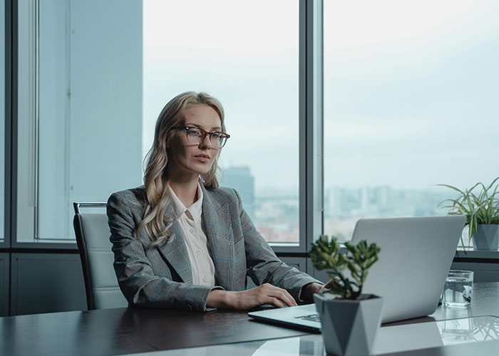 “I Left Shortly After”: 30 People Discuss The Dumbest Rules They’ve Ever Had To Follow At Work