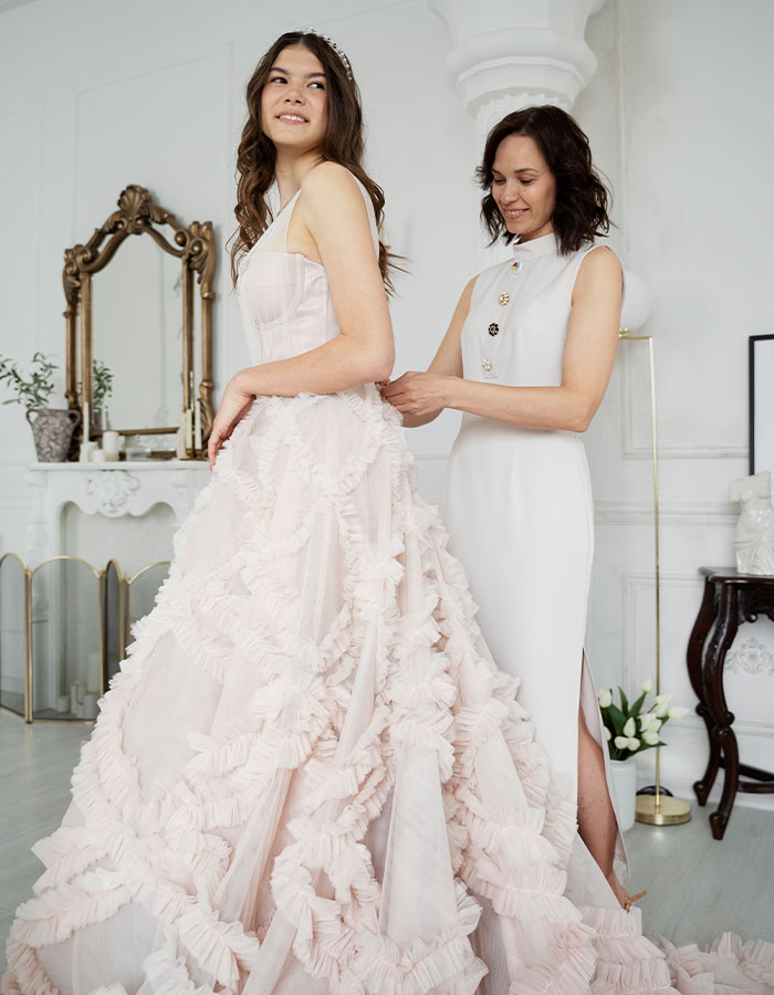 &ldquo;This Is Just Humiliating&rdquo;: People Accuse MIL Of &ldquo;Upstaging The Bride&rdquo; With White Dress And Cape