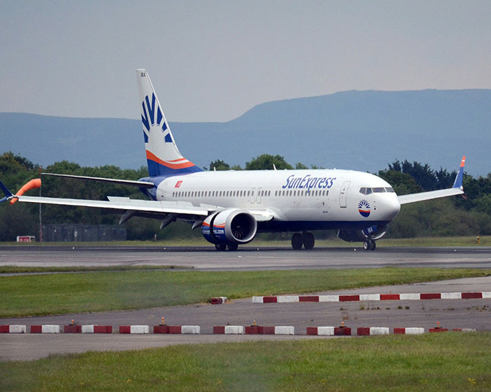 Airline Defends Kicking Celebrity And Kids Off Flight Over &ldquo;Entitled&rdquo; Allergy Request