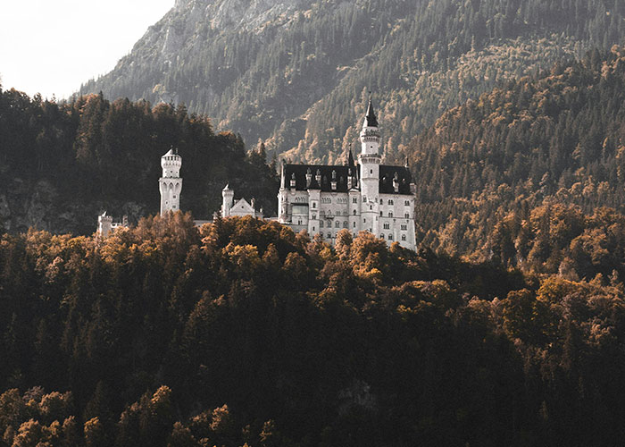 30 Secrets Of The Rich, Shared By Netizens Who Used To Work For Them