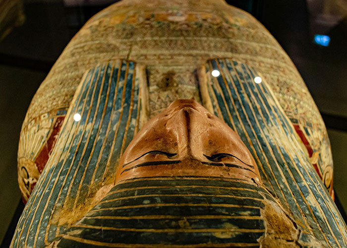 30 Secrets Of The Rich, Shared By Netizens Who Used To Work For Them