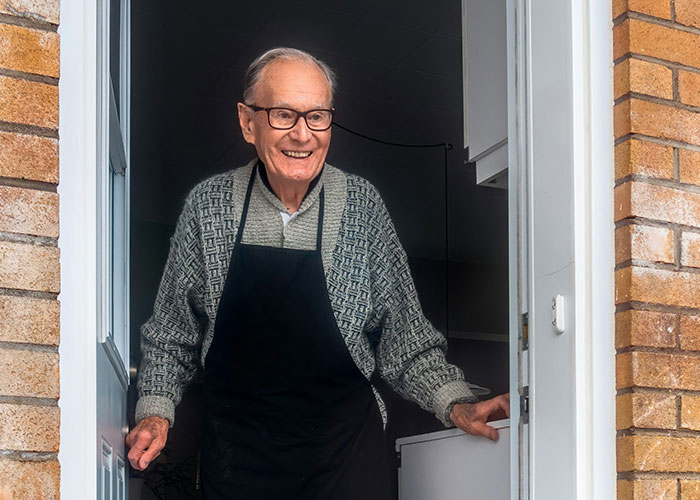 “My Dad’s Poker Buddy”: 30 People Share The Family “Secret” They Worked Out As Adults