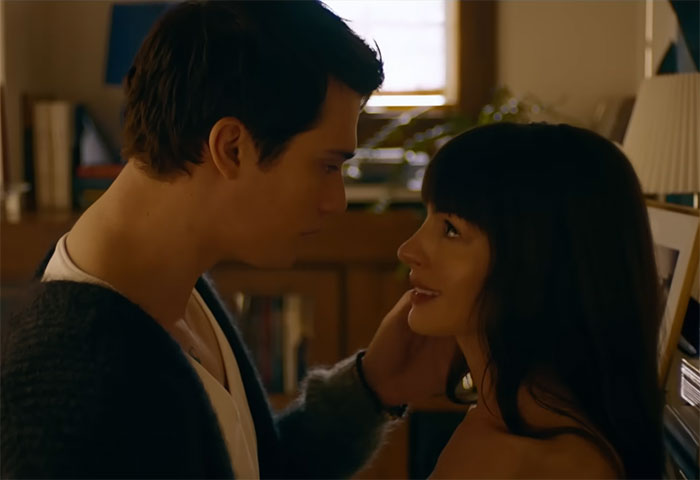 Jimmy Fallon Praised For Quick Reaction After Anne Hathaway&rsquo;s Interview Became Uncomfortable