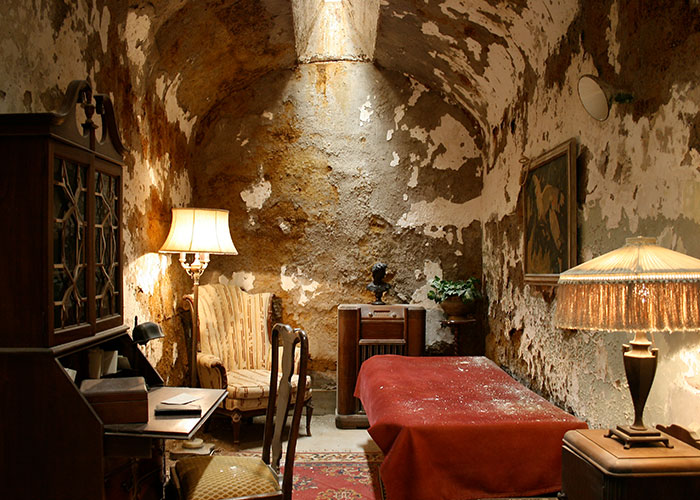 29 Things Employees Can’t Reveal To Customers Under Any Circumstances