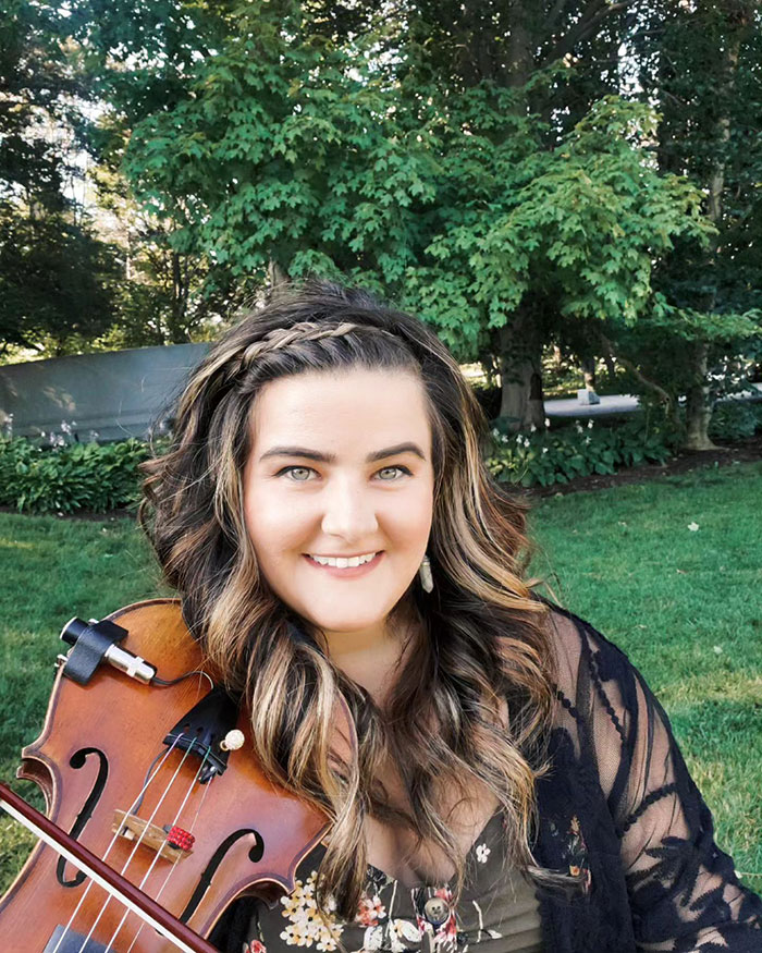 Violinist&rsquo;s Childhood Bully Asks Her To Play At Her Wedding For Free&mdash;She Gives Her A Reality Check