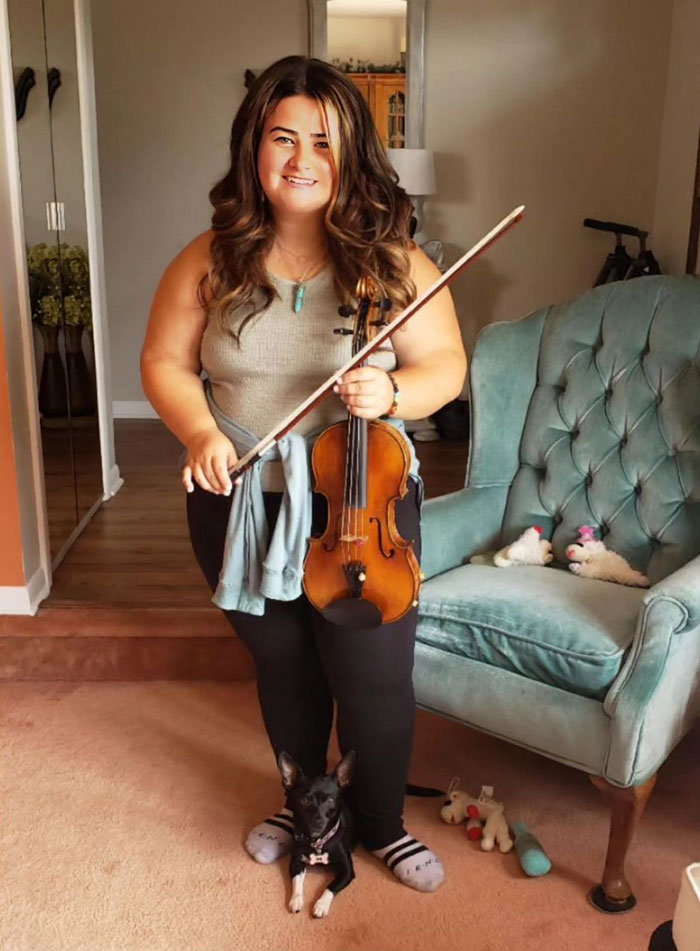 Violinist&rsquo;s Childhood Bully Asks Her To Play At Her Wedding For Free&mdash;She Gives Her A Reality Check