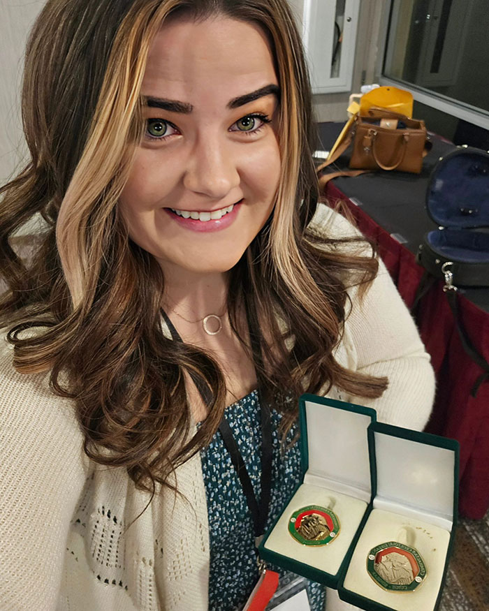 Violinist&rsquo;s Childhood Bully Asks Her To Play At Her Wedding For Free&mdash;She Gives Her A Reality Check