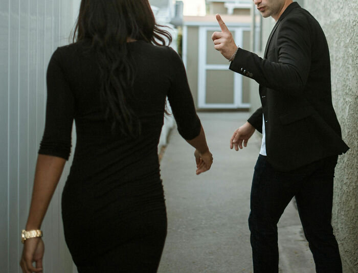 Woman Shares 8 Ways To Tell If Someone Has Bad Intentions, Goes Viral