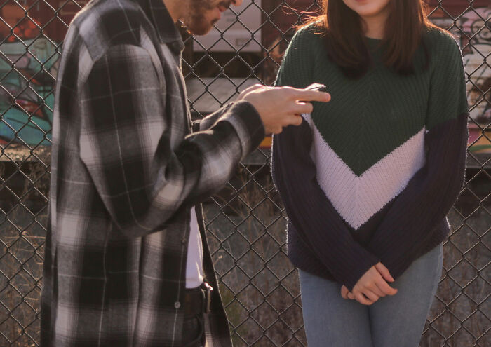 Woman Shares 8 Ways To Tell If Someone Has Bad Intentions, Goes Viral