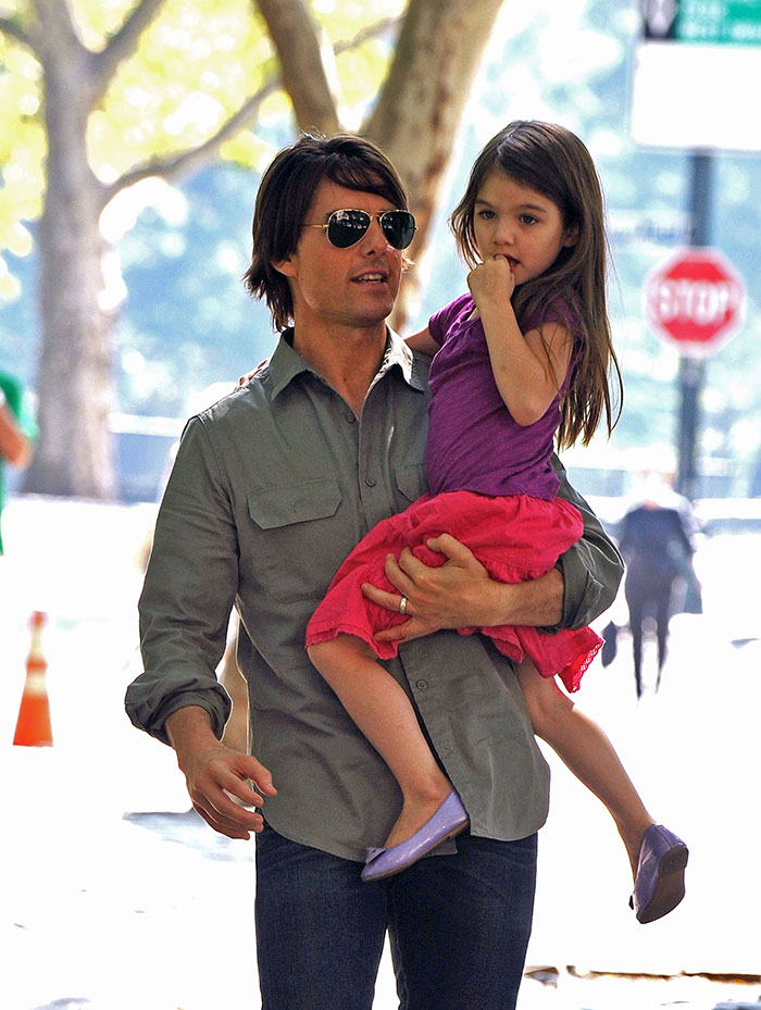 Suri Cruise Appears To &ldquo;Ditch Her Father&rsquo;s Name&rdquo; After 11 Years Of No Relationship