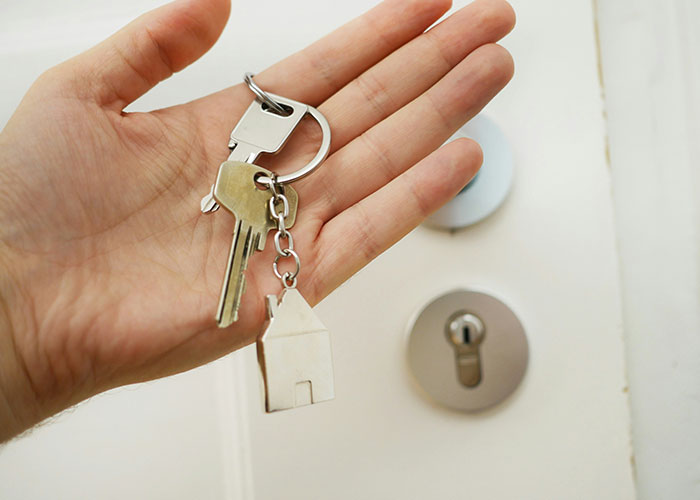 “5x The Standard Fee”: 30 Of The Worst Mistakes Travelers Have Made While Abroad