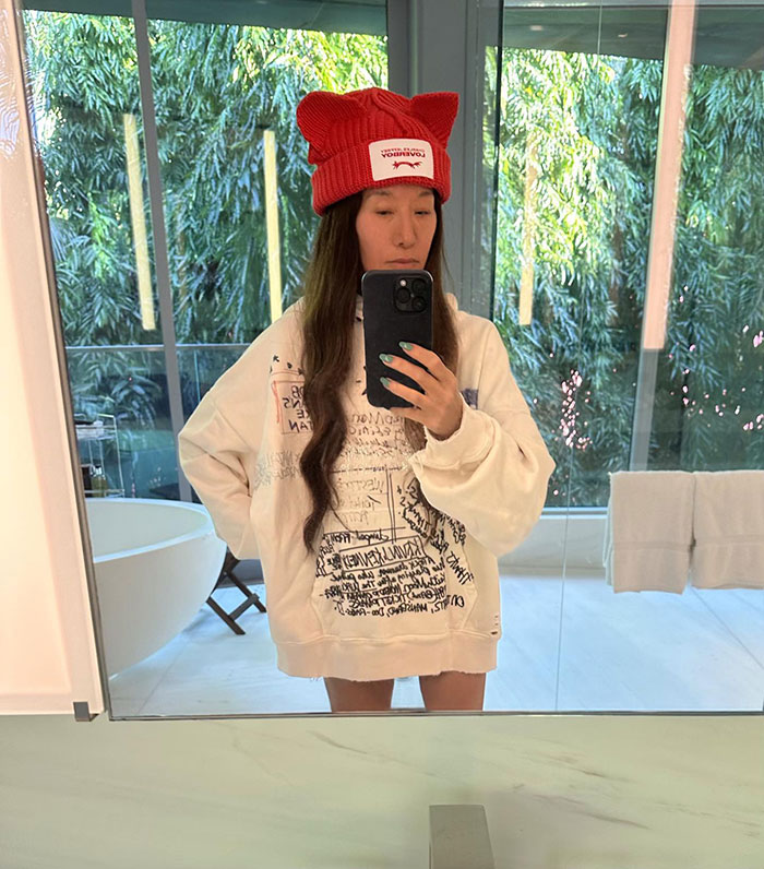 74-Year-Old Vera Wang Is &ldquo;Aging Backward&rdquo; As She Shares Swimsuit Pics By The Pool