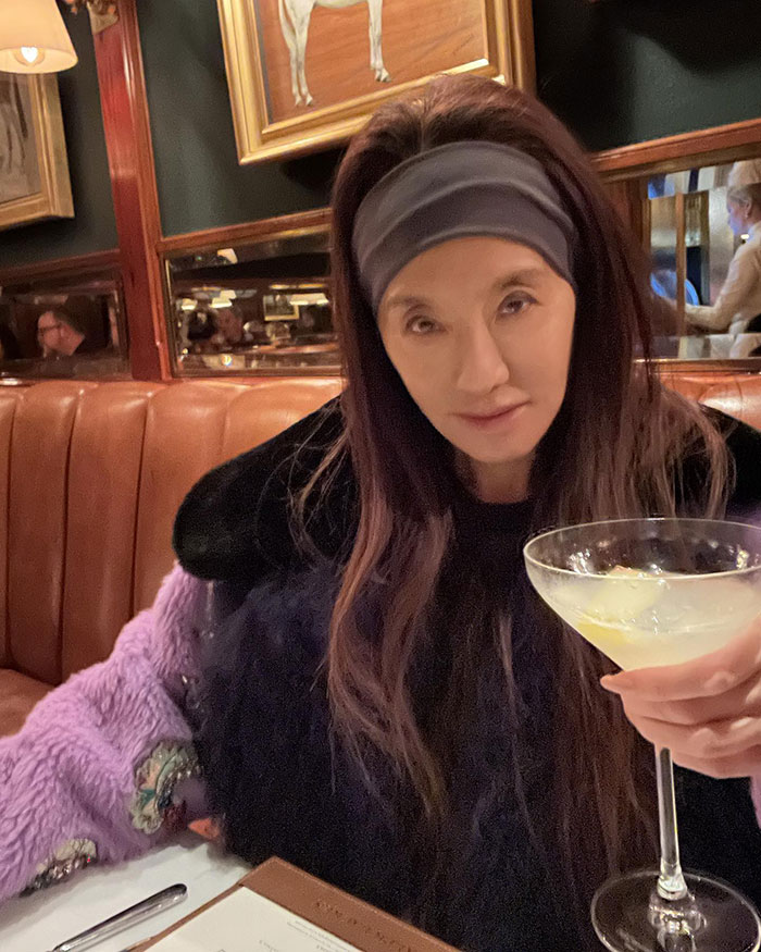 74-Year-Old Vera Wang Is &ldquo;Aging Backward&rdquo; As She Shares Swimsuit Pics By The Pool