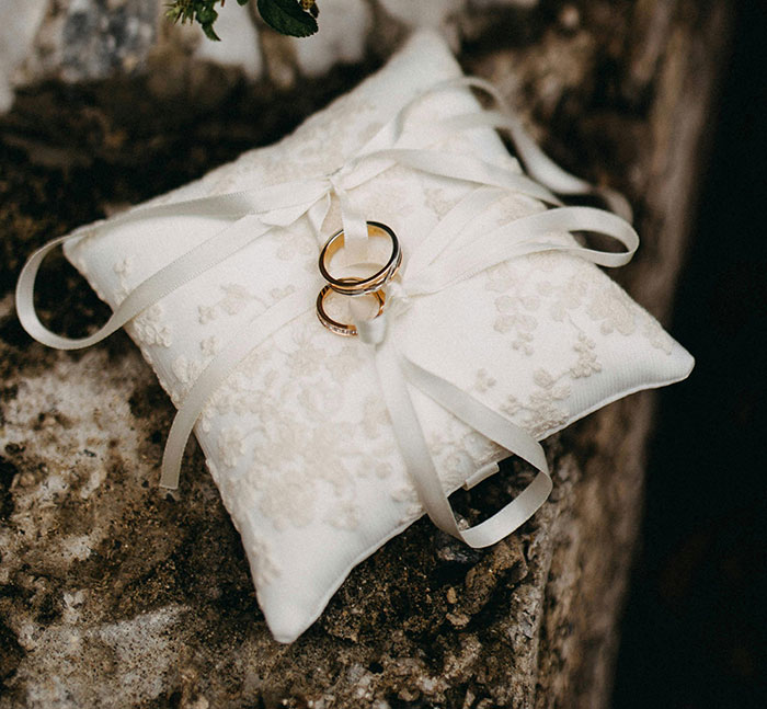 “Asked For A Divorce By Text”: 40 People Share The Wildest Reasons Friends’ Marriages Didn’t Last