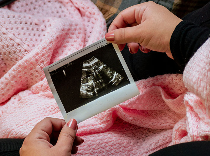 Man Doesn’t Want To Take Care Of Wife While She’s Pregnant With A Surrogate Baby She Applied For