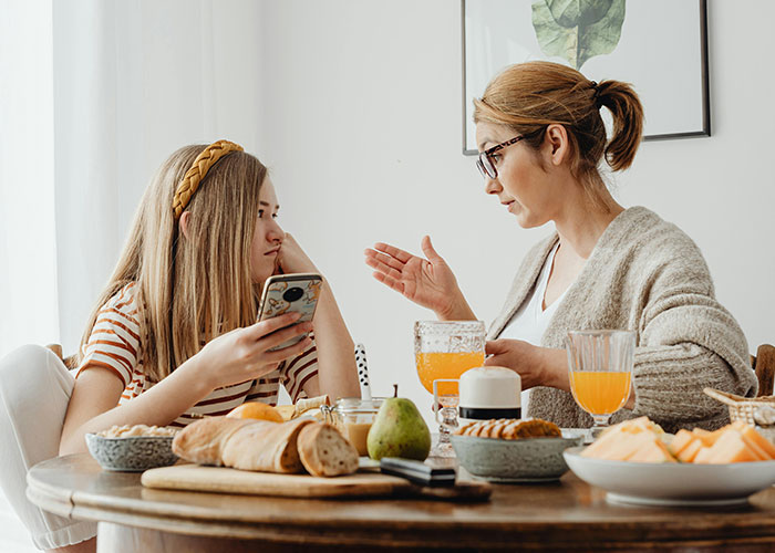 Interviewer Gives 20 Y.O. A Reality Check After She Jokes About Her $4k Credit Card Debt Interviewer Gives 20 Y.O. A Reality Check After She Jokes About Her $4k Credit Card Debt