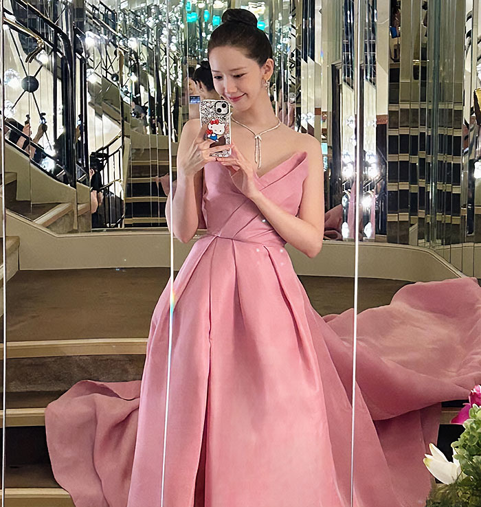 &ldquo;Racism Much?&rdquo;: Three Strikes For Cannes Security Guard After She Interrupts Korean Actress Yoona