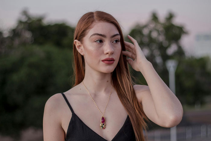 Widow Loves Wearing Her Necklace Made From Her Late Husband’s Wedding Band, SIL Wants It Widow Loves Wearing Her Necklace Made From Her Late Husband’s Wedding Band, SIL Wants It