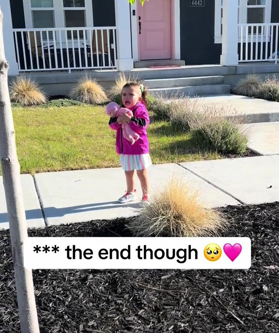 Mom Prevents A Major Meltdown By Taking Her Daughter’s Doll To Her Office To “Work” Mom Prevents A Major Meltdown By Taking Her Daughter’s Doll To Her Office To “Work”