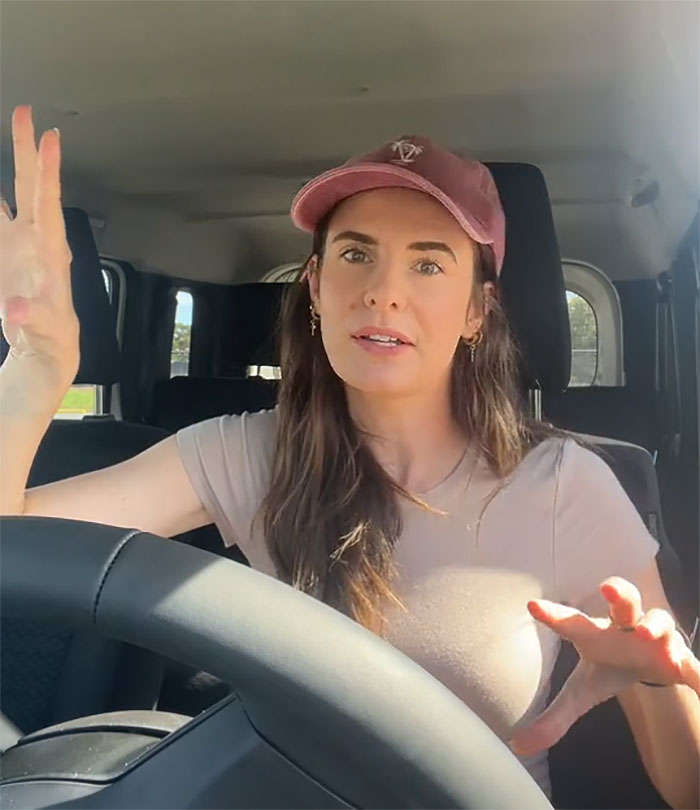 “You Need To Learn How To Work With Young People”: Woman Points Out Older Managers Mishandling Gen Z “You Need To Learn How To Work With Young People”: Woman Points Out Older Managers Mishandling Gen Z