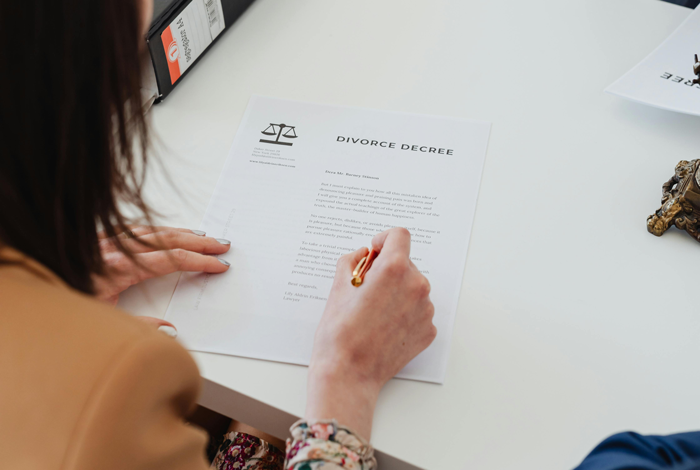 Woman Decides On Divorce After Suffering Husband's Lid Quirk For 5 Years