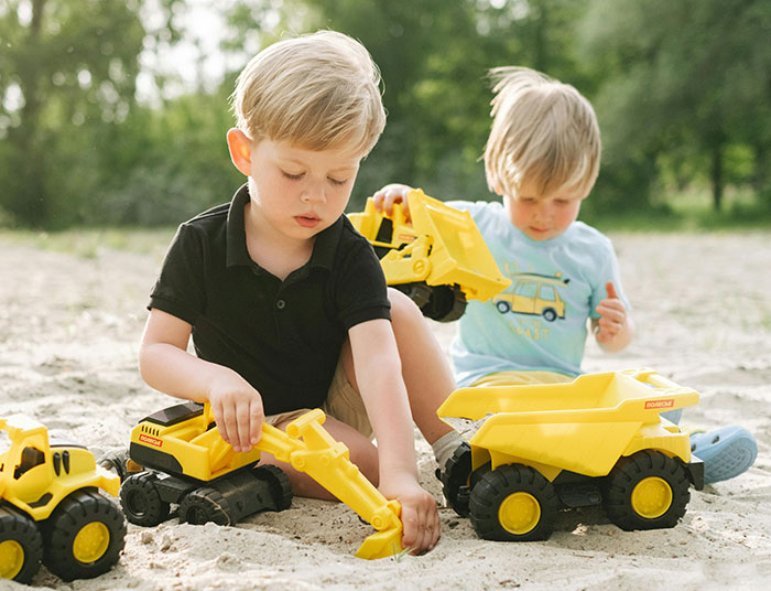 &ldquo;Your Wife Needs Meds&rdquo;: Internet Gives Mom Reality Check After She Wanted To Raise Kids As Twins