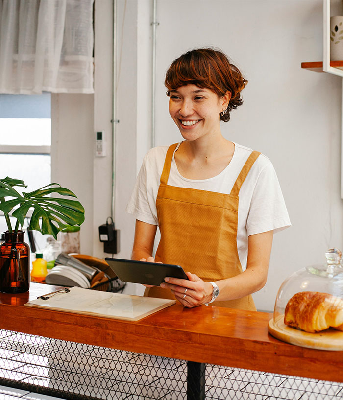 “You Need To Learn How To Work With Young People”: Woman Points Out Older Managers Mishandling Gen Z “You Need To Learn How To Work With Young People”: Woman Points Out Older Managers Mishandling Gen Z